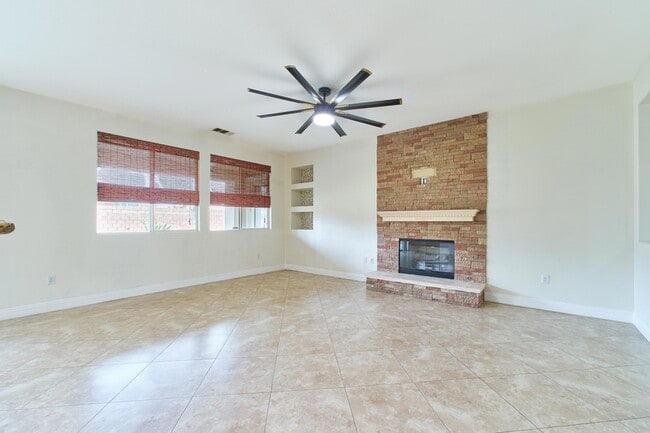 Building Photo - 82950 Vincent Dr