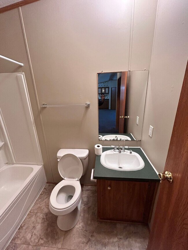 Building Photo - COZY 3 BR 2 BA located in Mount Holly  ***RENT SPECIAL : 1/2 OFF FIRST MONTH OF RENT!!!