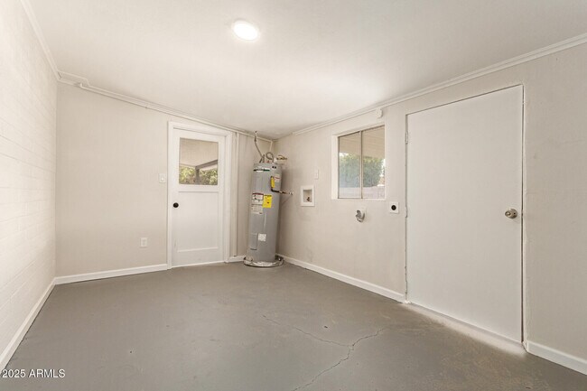Building Photo - 1051 E Loyola Dr