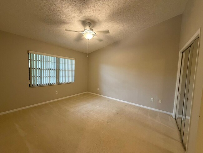Building Photo - Perfect Condo in Dunedin