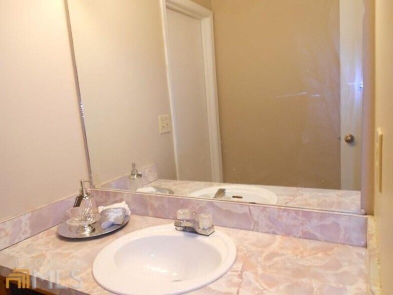 Building Photo - 132 Sandalwood Cir