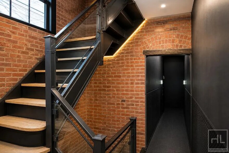 Building Photo - Mott Street