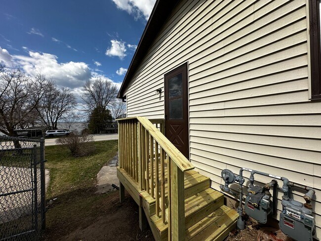 Building Photo - 2746 Nicolet Dr