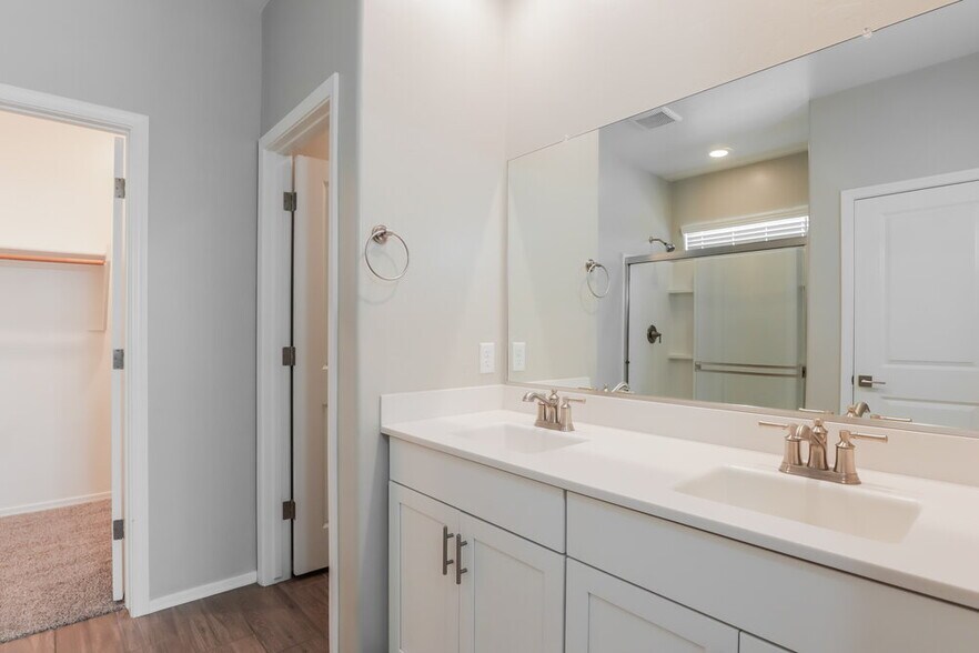 Building Photo - 334 S Willow Wick Dr