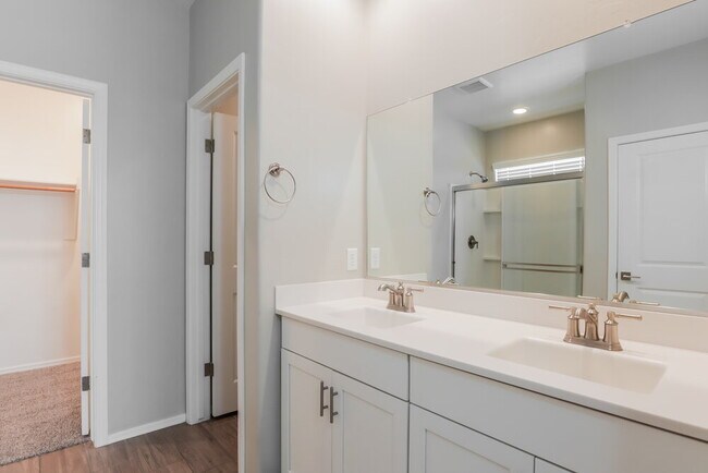 Building Photo - 334 S Willow Wick Dr