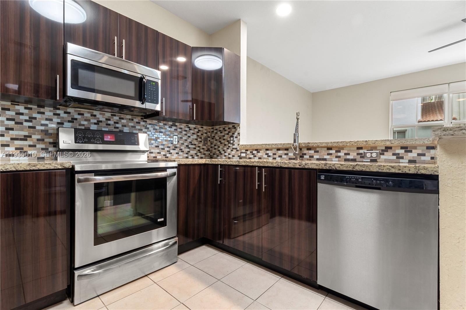 Building Photo - 8562 NW 108th Ave