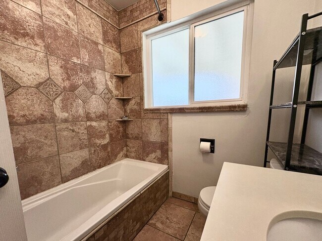 Building Photo - Charming 3-Bedroom Millcreek Home!