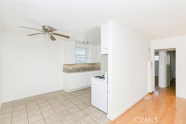 Building Photo - 11659 Hamlin St