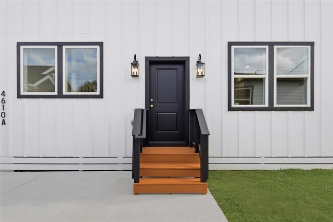 Building Photo - 4610 Providence St