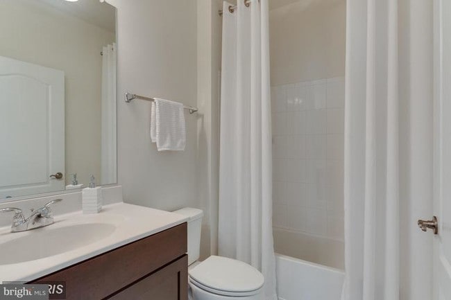 Building Photo - 42558 Stratford Landing Dr