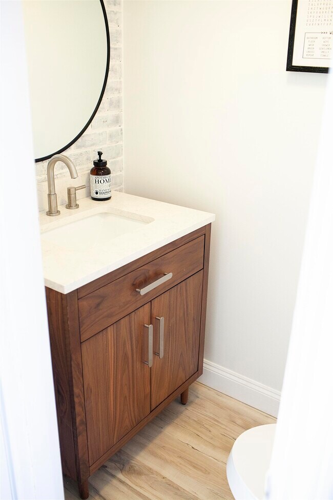 Building Photo - 4505 N Kings Hwy