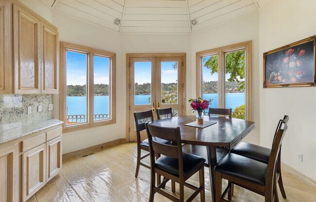 Building Photo - 6408 E Mercer Way