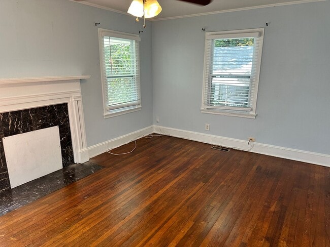 Building Photo - Cozy 2 Bedroom Home in Oakhurst!