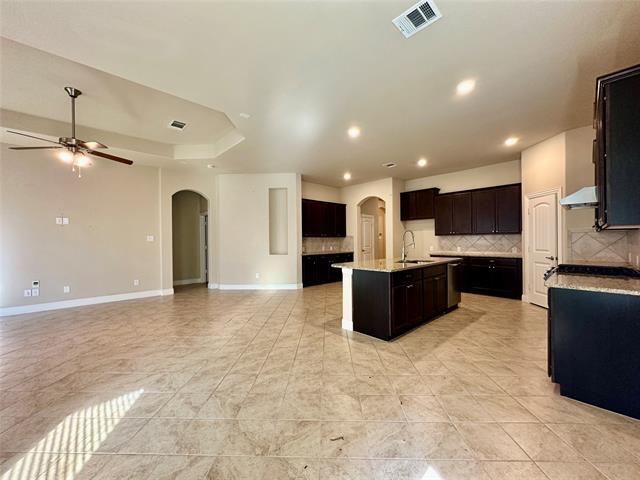 Building Photo - 16205 Weymouth Dr