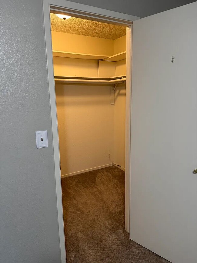 Building Photo - 9950 N Canyon Creek Ln
