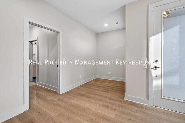 Building Photo - 2109 23rd Ave N