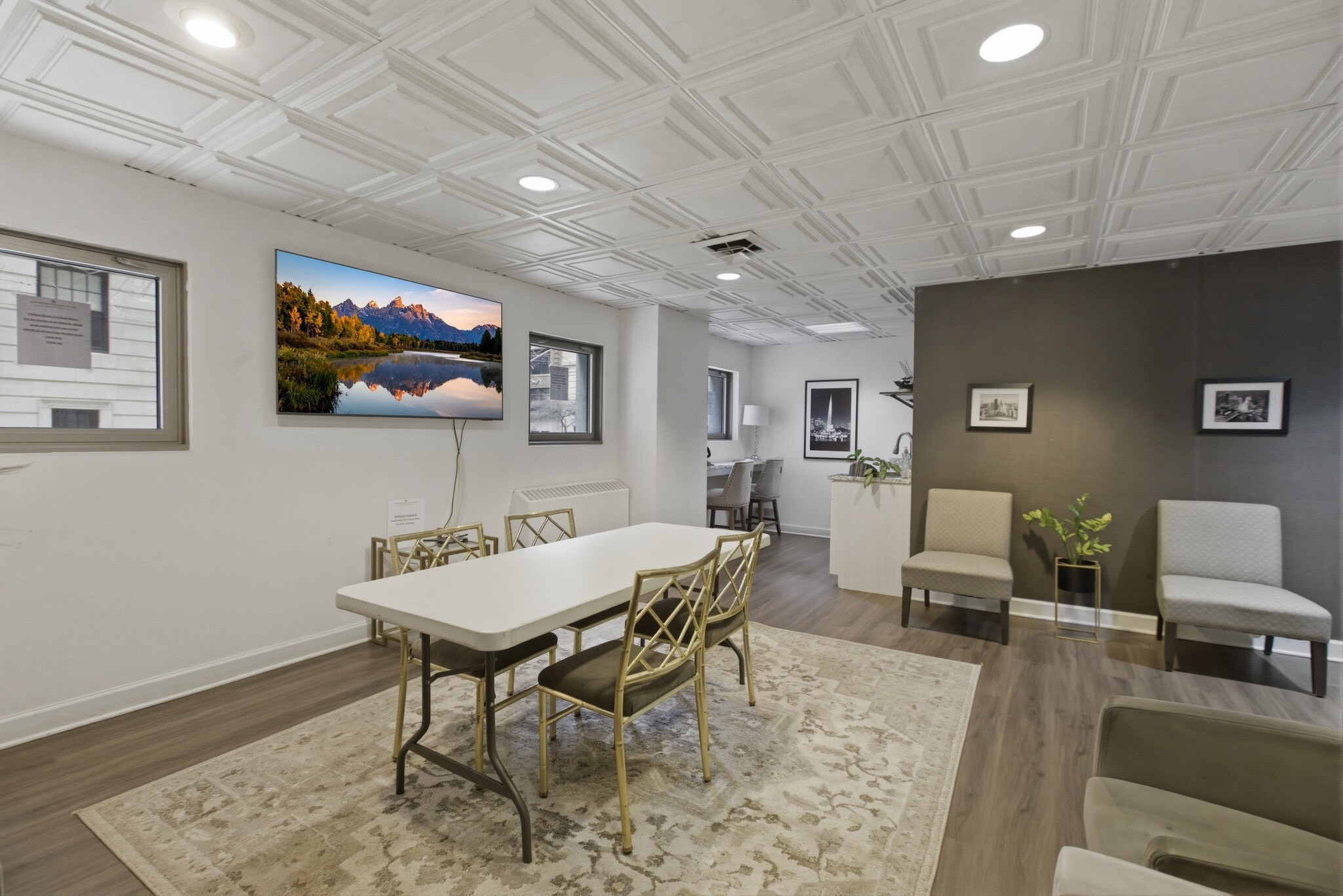 Building Photo - 253 E Delaware Pl