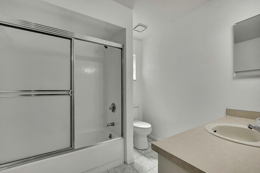 Bathroom #2 - 295 E Keller Ct