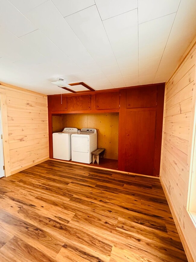 Building Photo - Village of West Carthage 3-4 Bedroom / 1.5 Bath Home