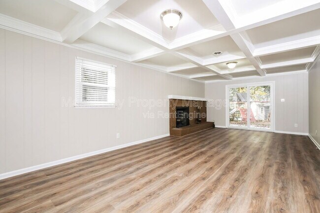 Building Photo - 916 Tanglewood Dr