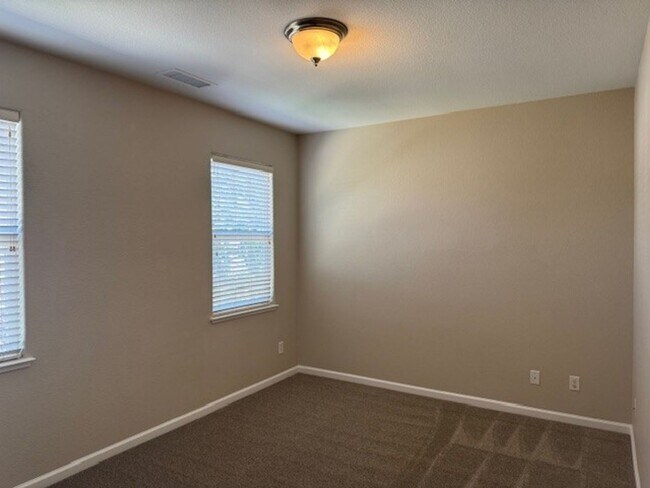 Building Photo - Three Bedroom Damonte Ranch Home