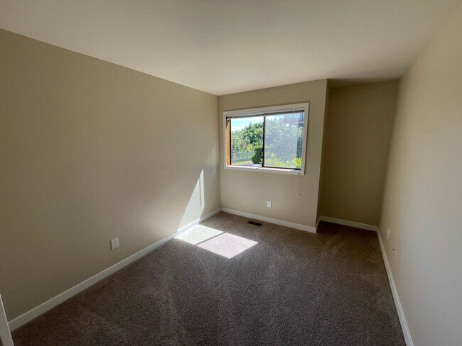 Building Photo - 4210 Blue Heron Ct