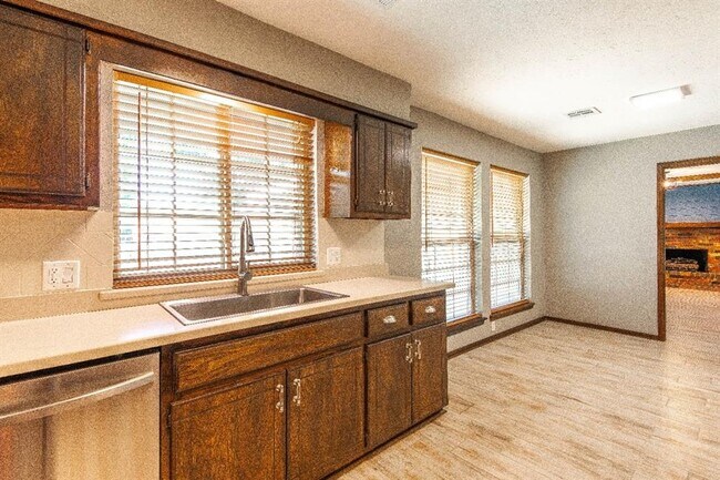 Building Photo - 1425 Venus Cir