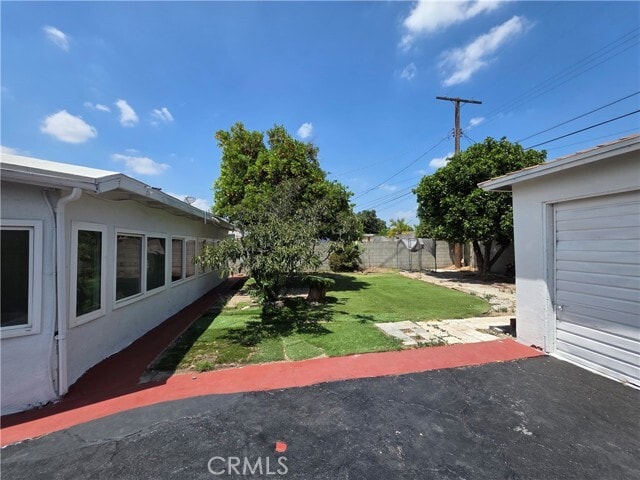 Building Photo - 8834 Stansbury Ave