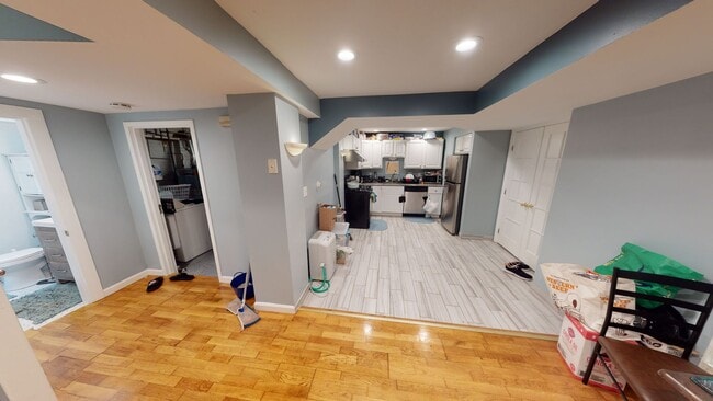 Building Photo - Modern Cleveland Circle three bed duplex c...
