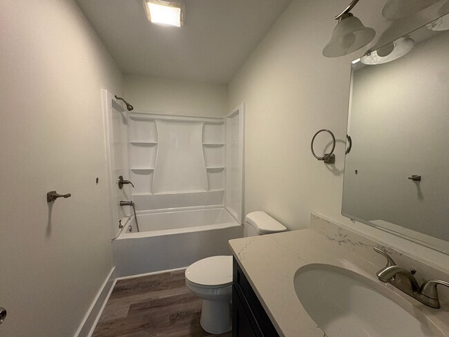 Building Photo - Beautiful refurbished home!