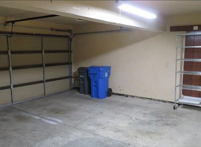 Building Photo - Santa Cruz Townhome Near UCSC! $500 off 1st month!