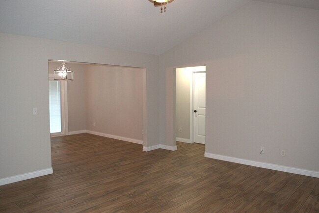 Building Photo - 607 Winterway Dr.