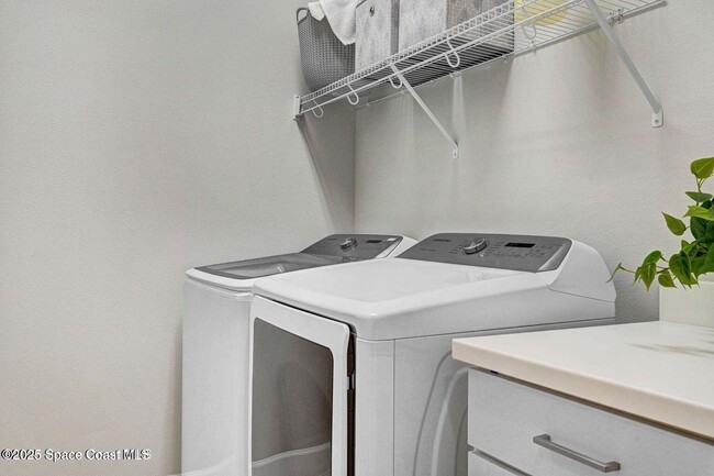 Building Photo - 2680 Avalonia Dr