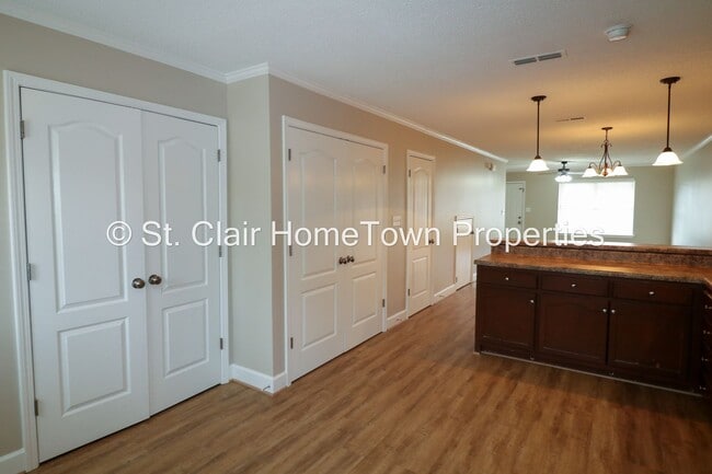 Building Photo - Newly Renovated Triplex