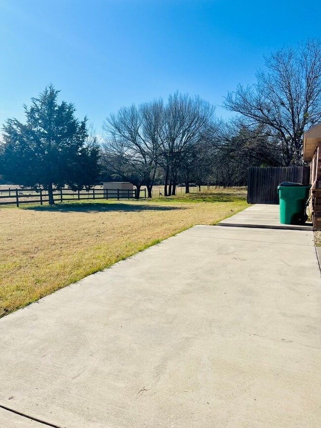 Building Photo - Four bedroom home located in prime neighbo...