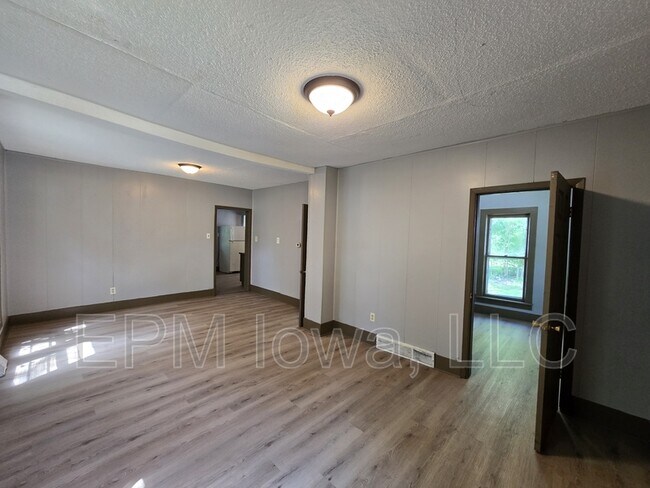 Building Photo - 519 Adams St