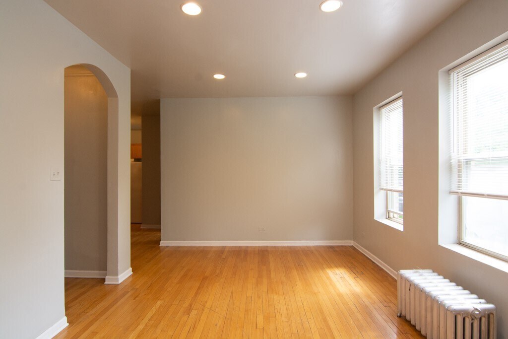 Building Photo - 4220 N Paulina St