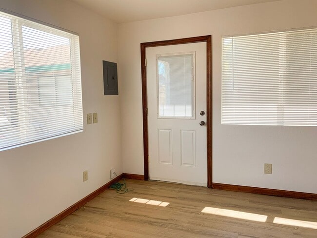 Building Photo - 1691 Albion Ct