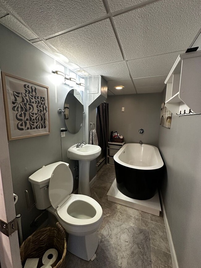 Building Photo - Charming 3 Bed, 3 Bath Home with Finished ...