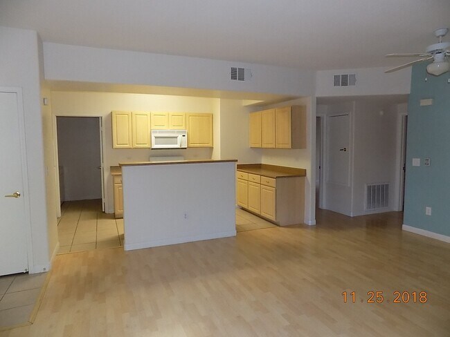 Building Photo - NW 1st floor condo