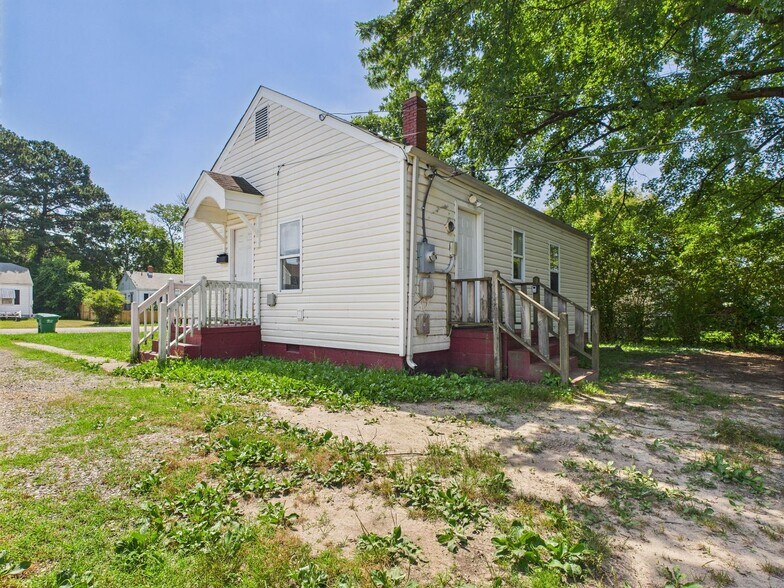 Building Photo - 2420 Gordon Ln