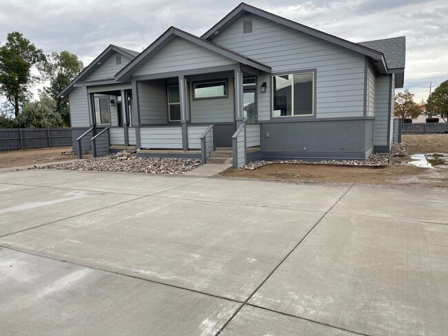 Building Photo - 1703 Ross Ave