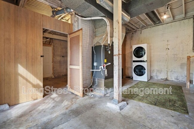 Building Photo - 140 NW MacLeay Blvd