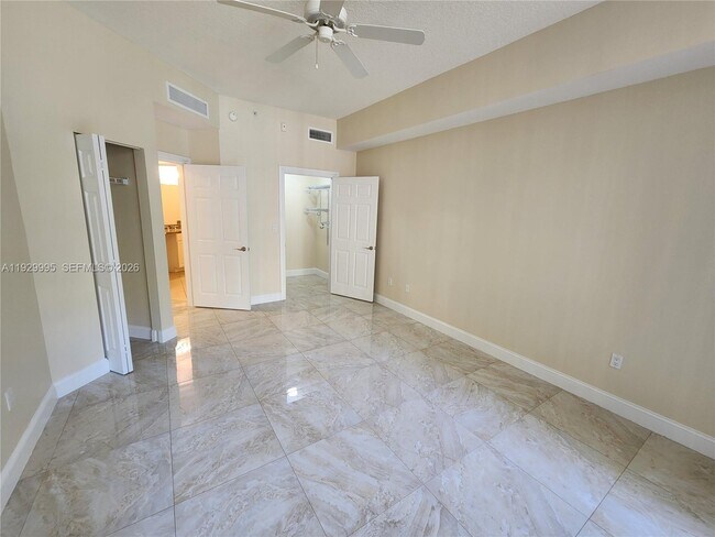 Building Photo - 3001 NE 185th St