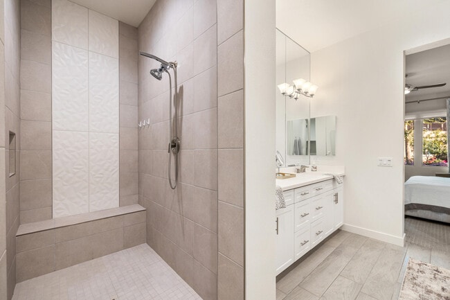 Building Photo - 1701 Retreat Cir