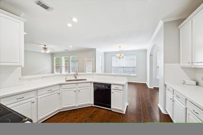 Building Photo - 1315 Varese Dr