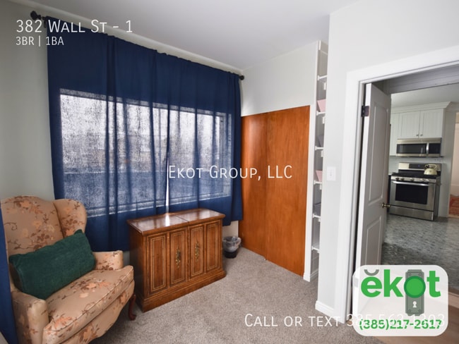 Building Photo - 382 Wall St