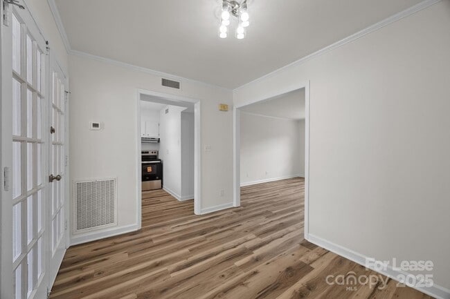 Building Photo - 922 McAlway Rd