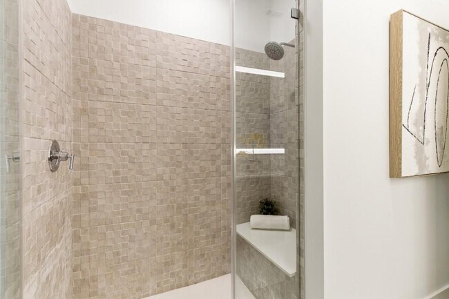 Building Photo - 775 Juniper St NE