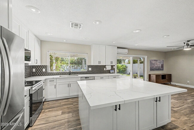 Building Photo - 5017 E Acoma Dr